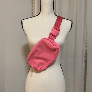Lululemon 1L Belt Bag 💝 Hot Coral 💕 Guava Pink
